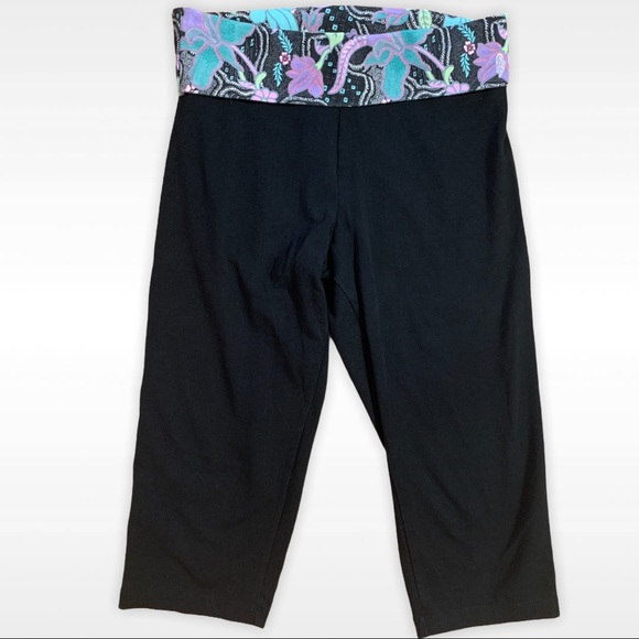 VICTORIA'S SECRET black capri leggings - Picture 2 of 4